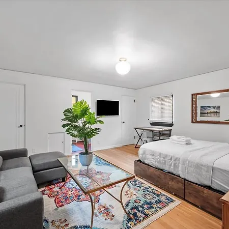 The Walnut Suites - The Secluded Suite