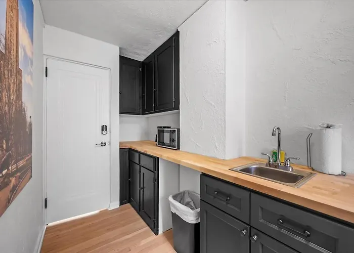 The Walnut - The Secluded Apartment Pittsburgh